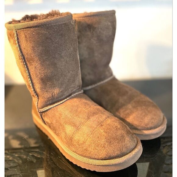 UGG Australia Women's Classic Short II Sheepskin Boots Chocolate Brown SZ 7 - Picture 2 of 11